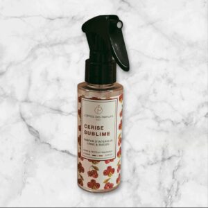 Parfum d’intérieur 100 ml de fabrication française pour linge et maison. Idéal pour rafraîchir textiles et pièces de vie. Conseils d’utilisation et précautions.